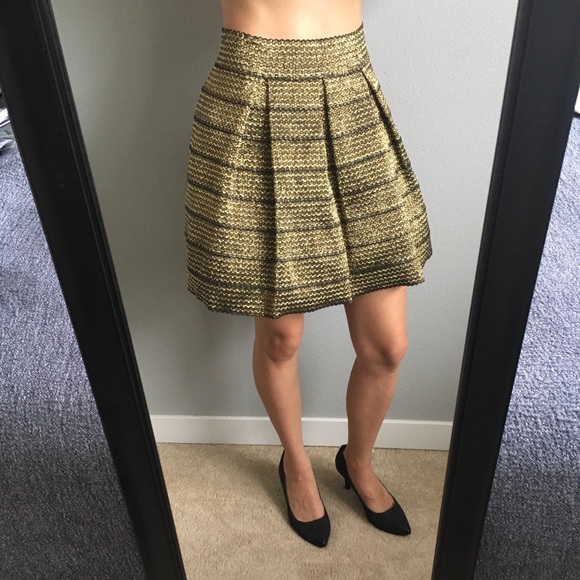 Black and gold skirt with zipper closure - Picture 5 of 6